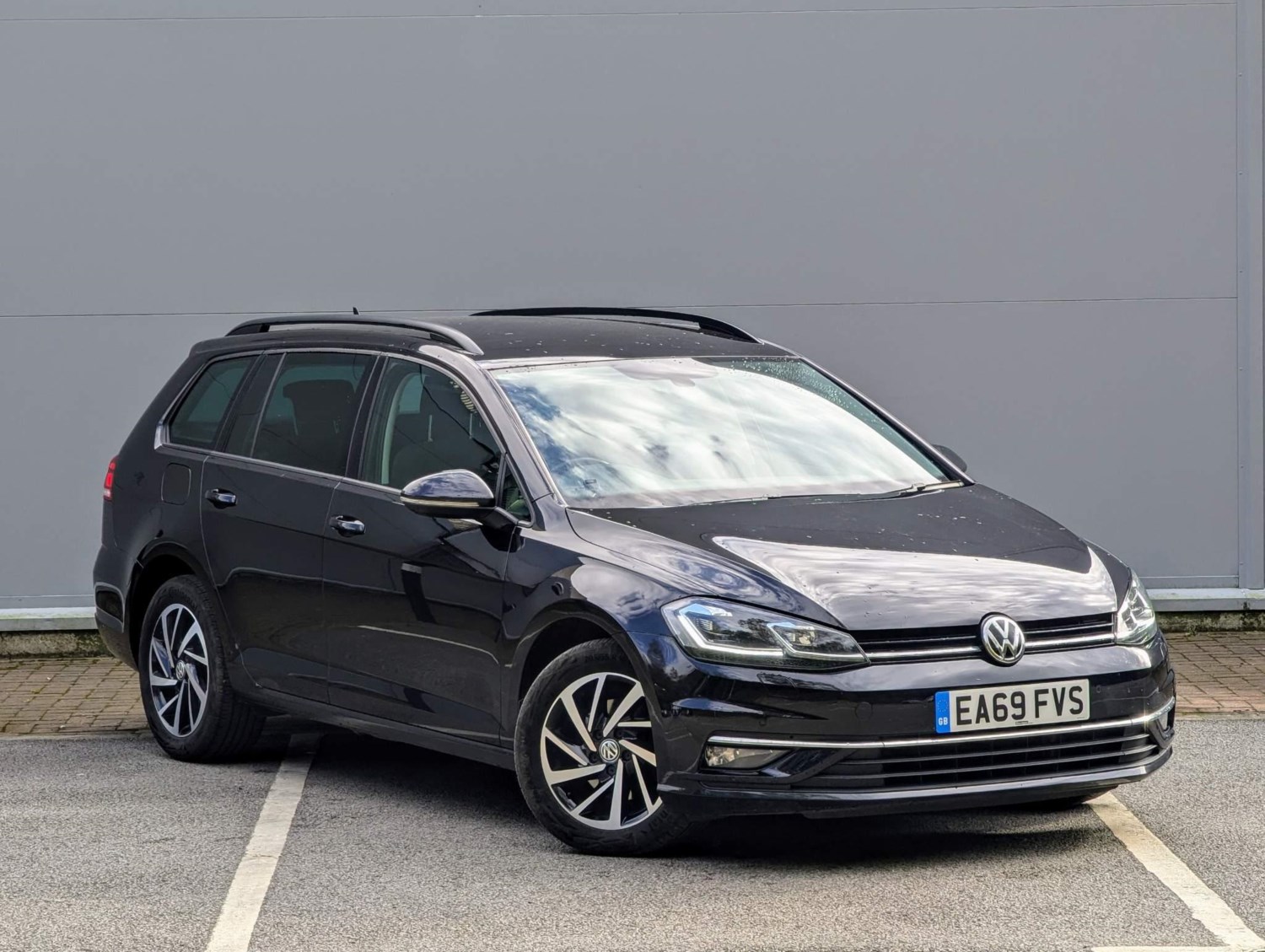 Volkswagen Golf Listing Image