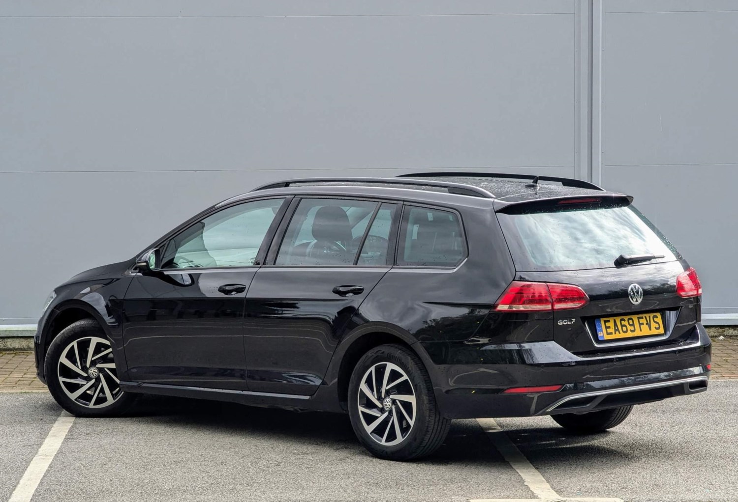 Volkswagen Golf Listing Image