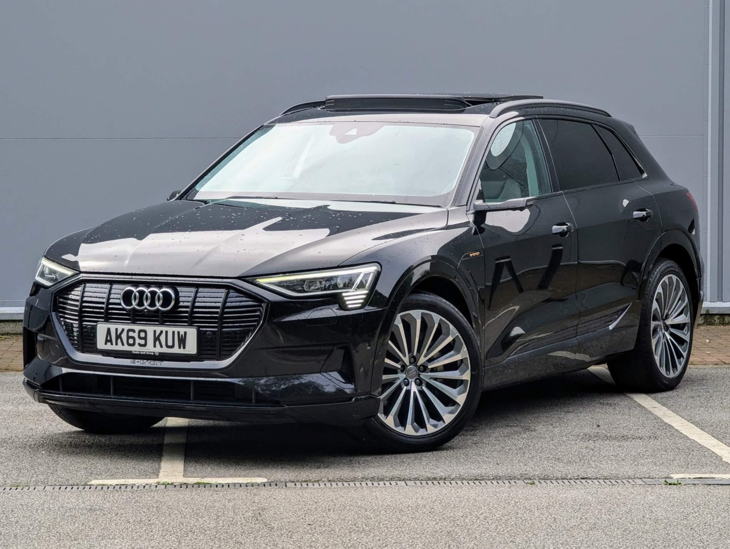 Audi e-tron Listing Image