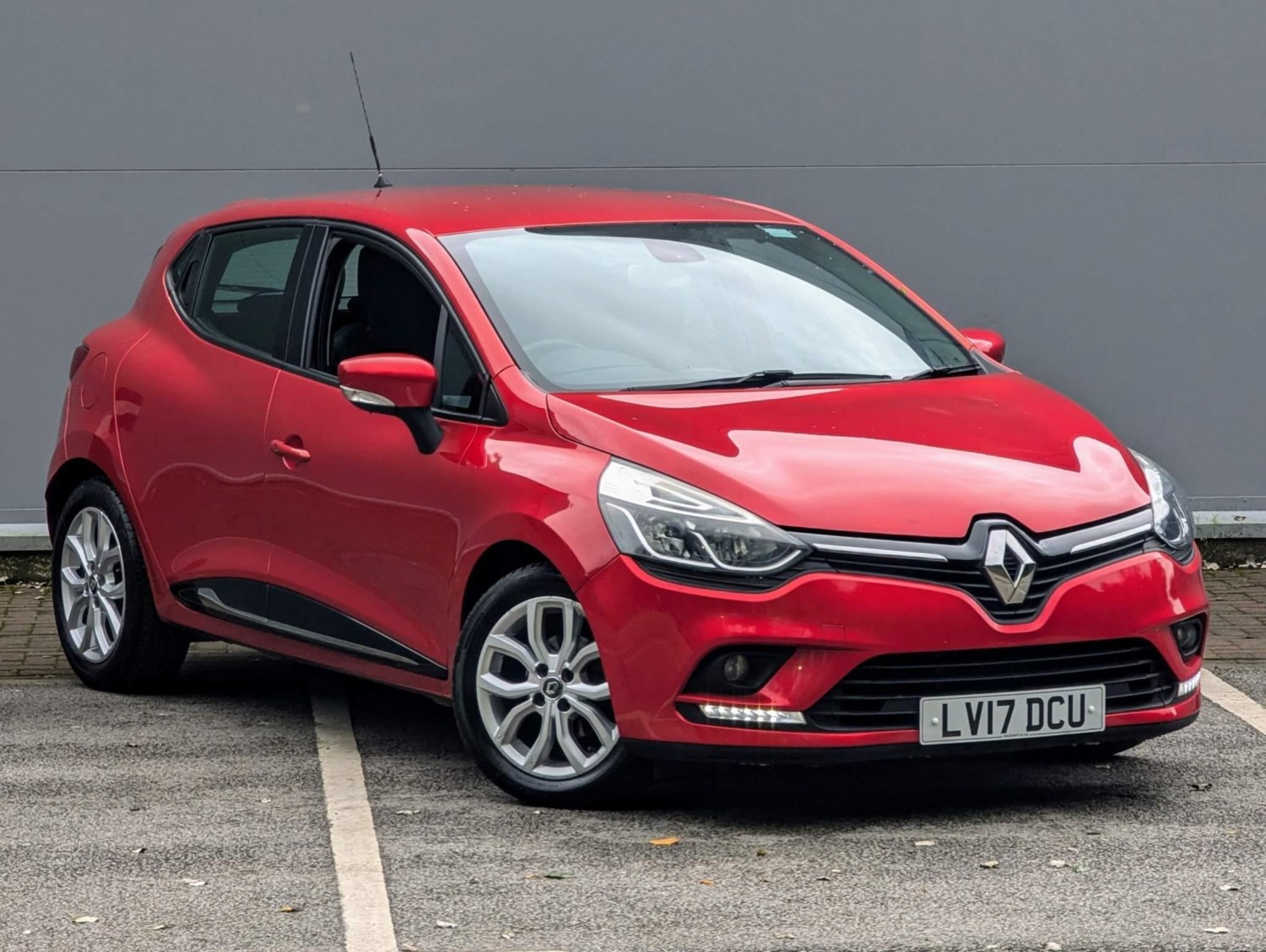 Renault Clio Listing Image