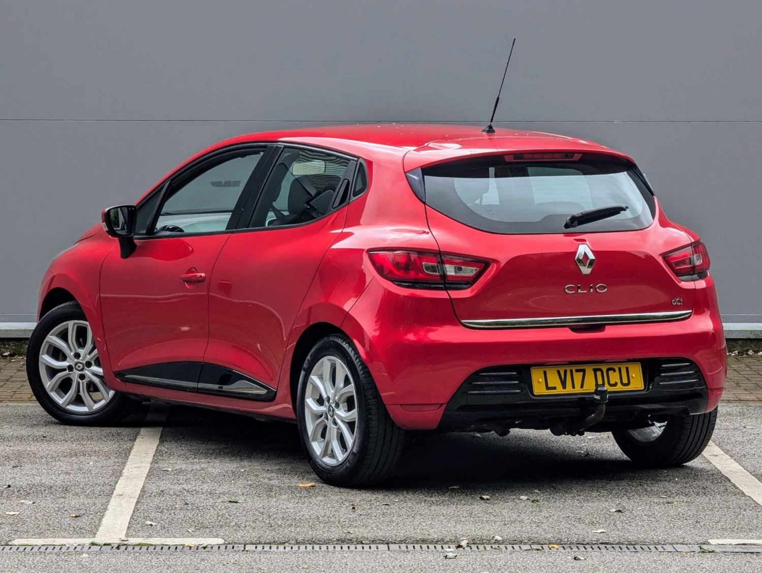 Renault Clio Listing Image