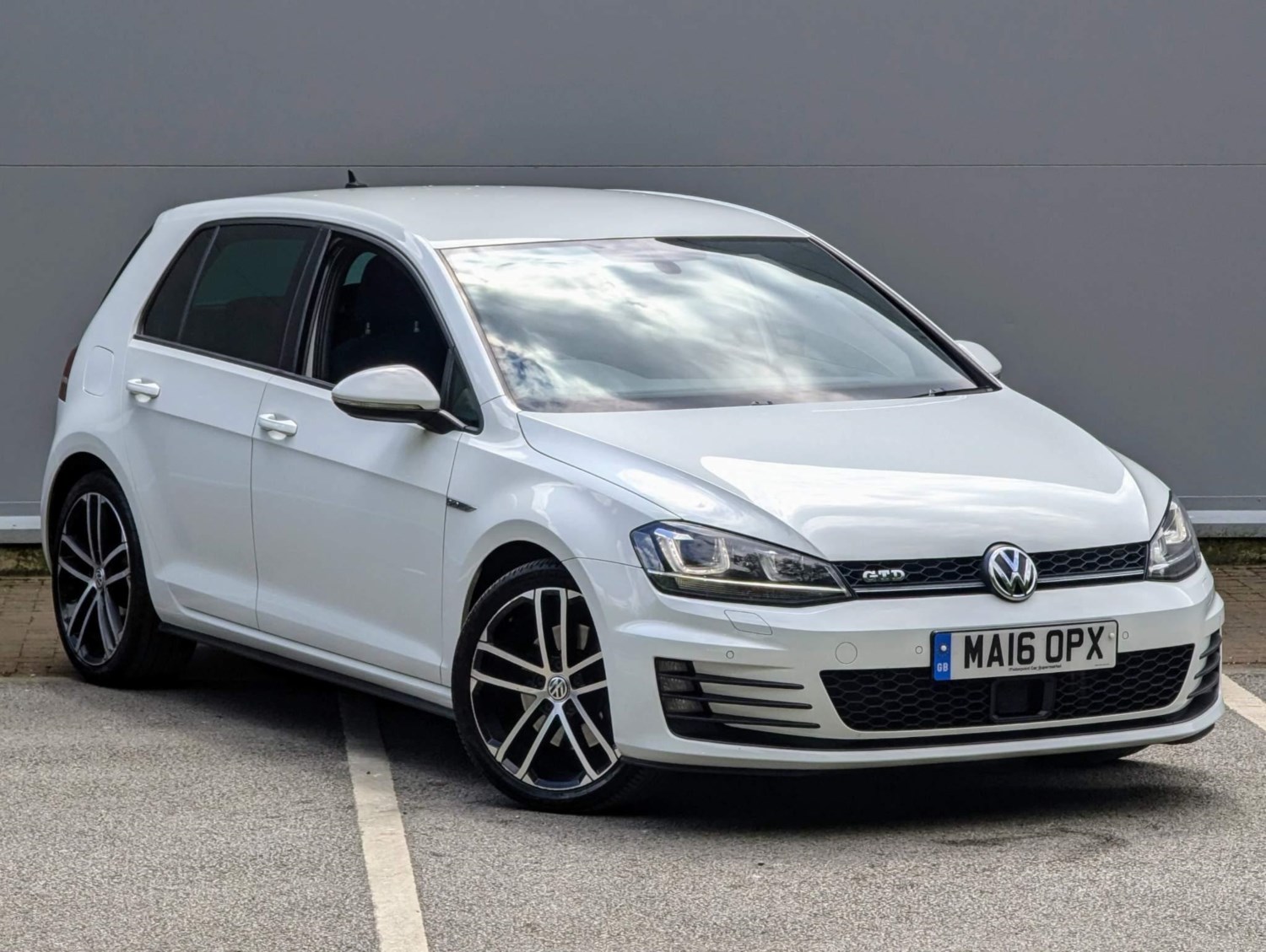 Volkswagen Golf Listing Image