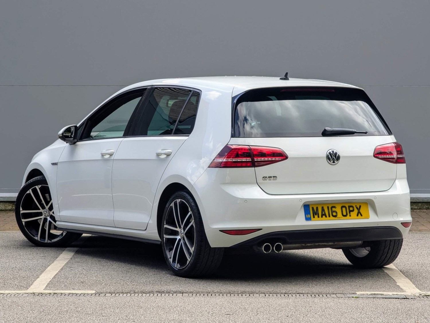 Volkswagen Golf Listing Image