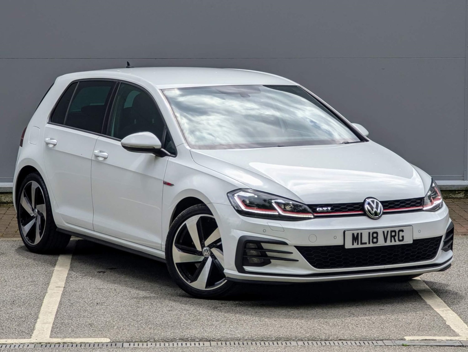 Volkswagen Golf Listing Image