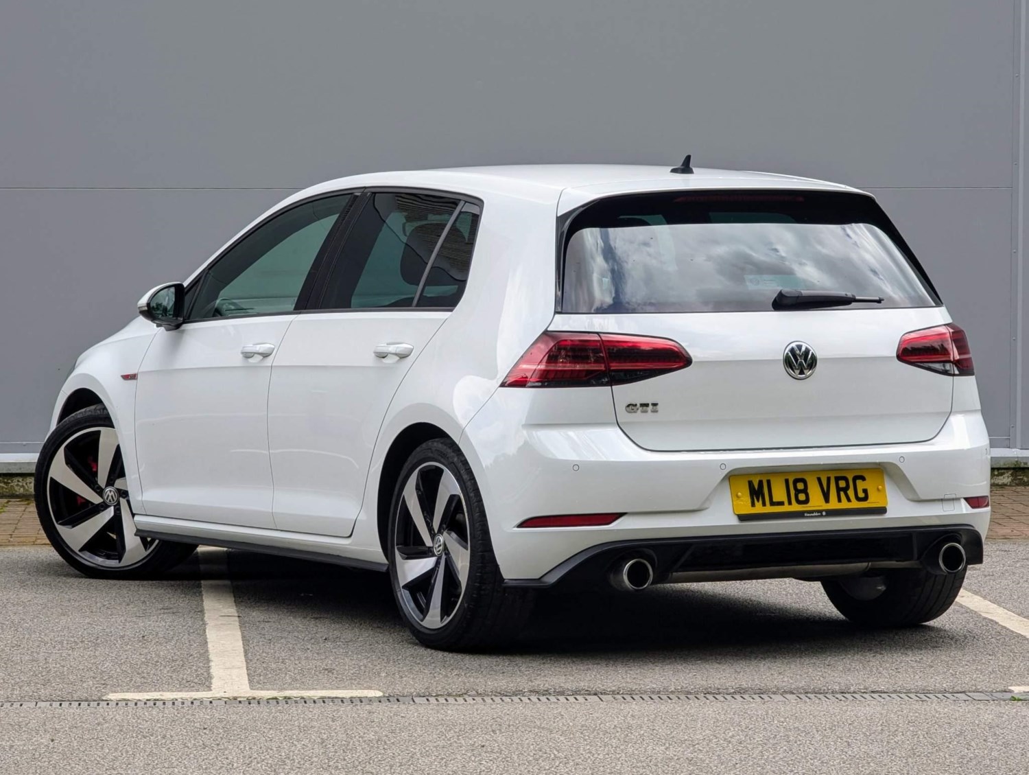 Volkswagen Golf Listing Image