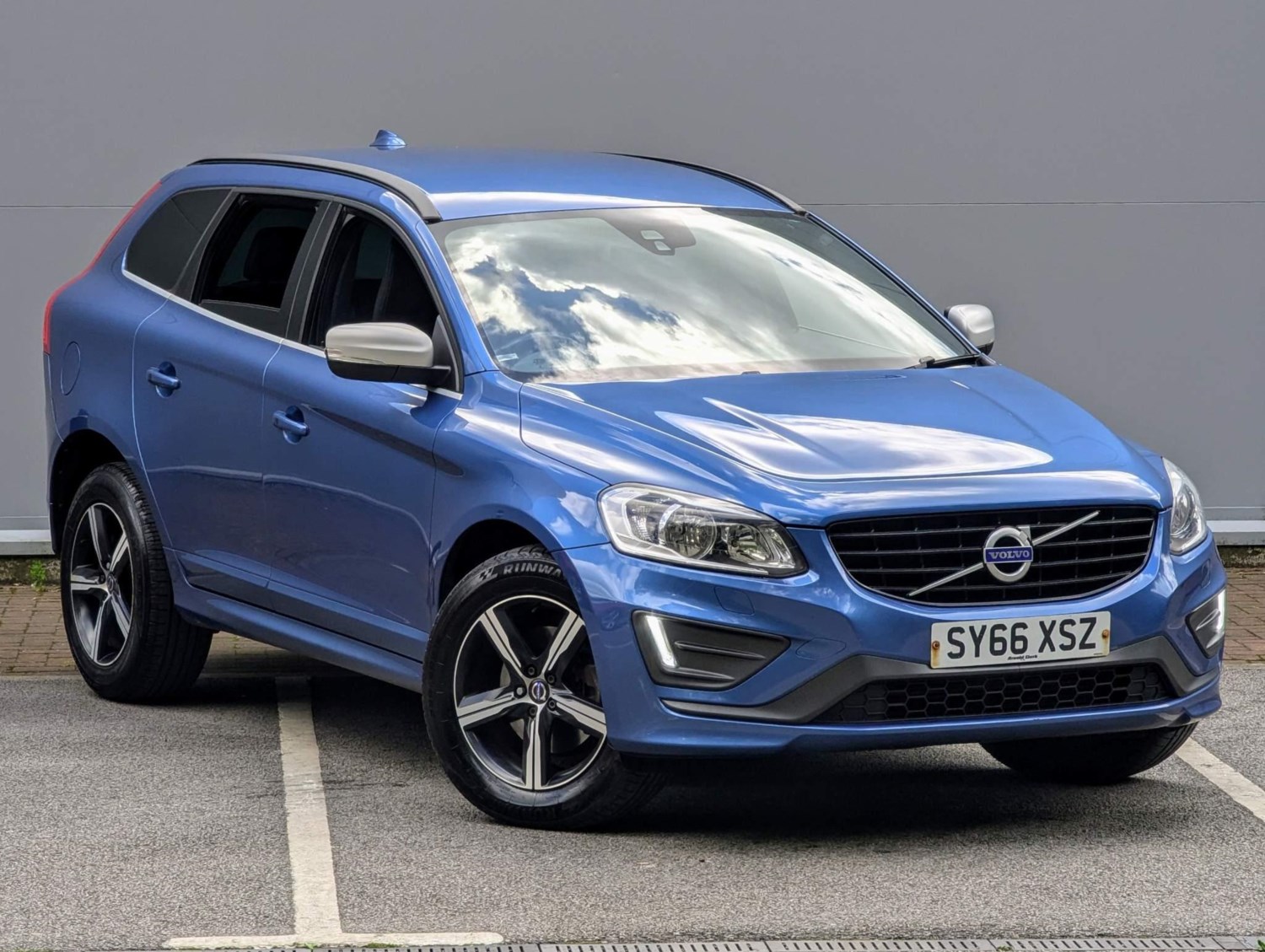 Volvo XC60 Listing Image