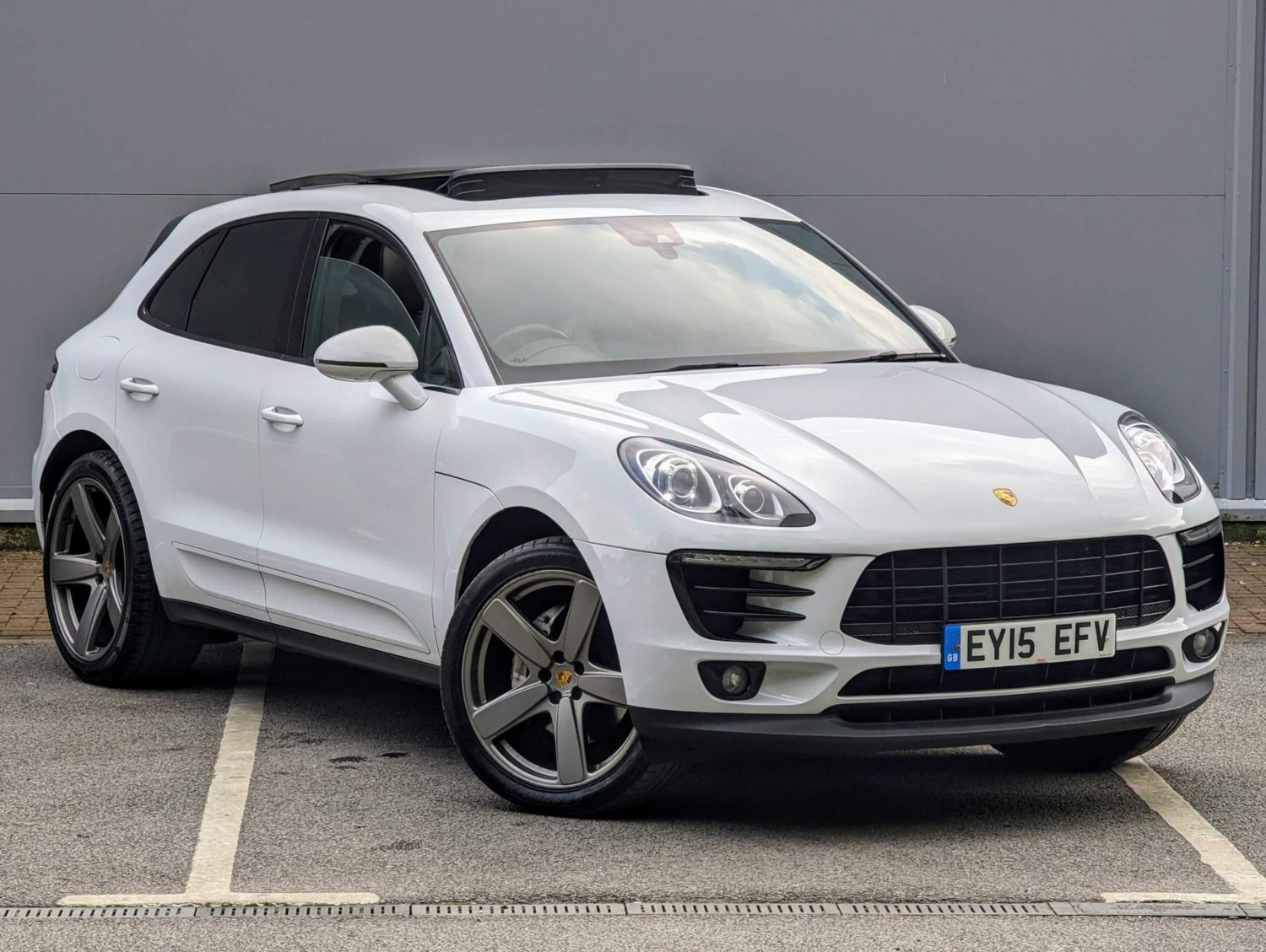 Porsche Macan Listing Image