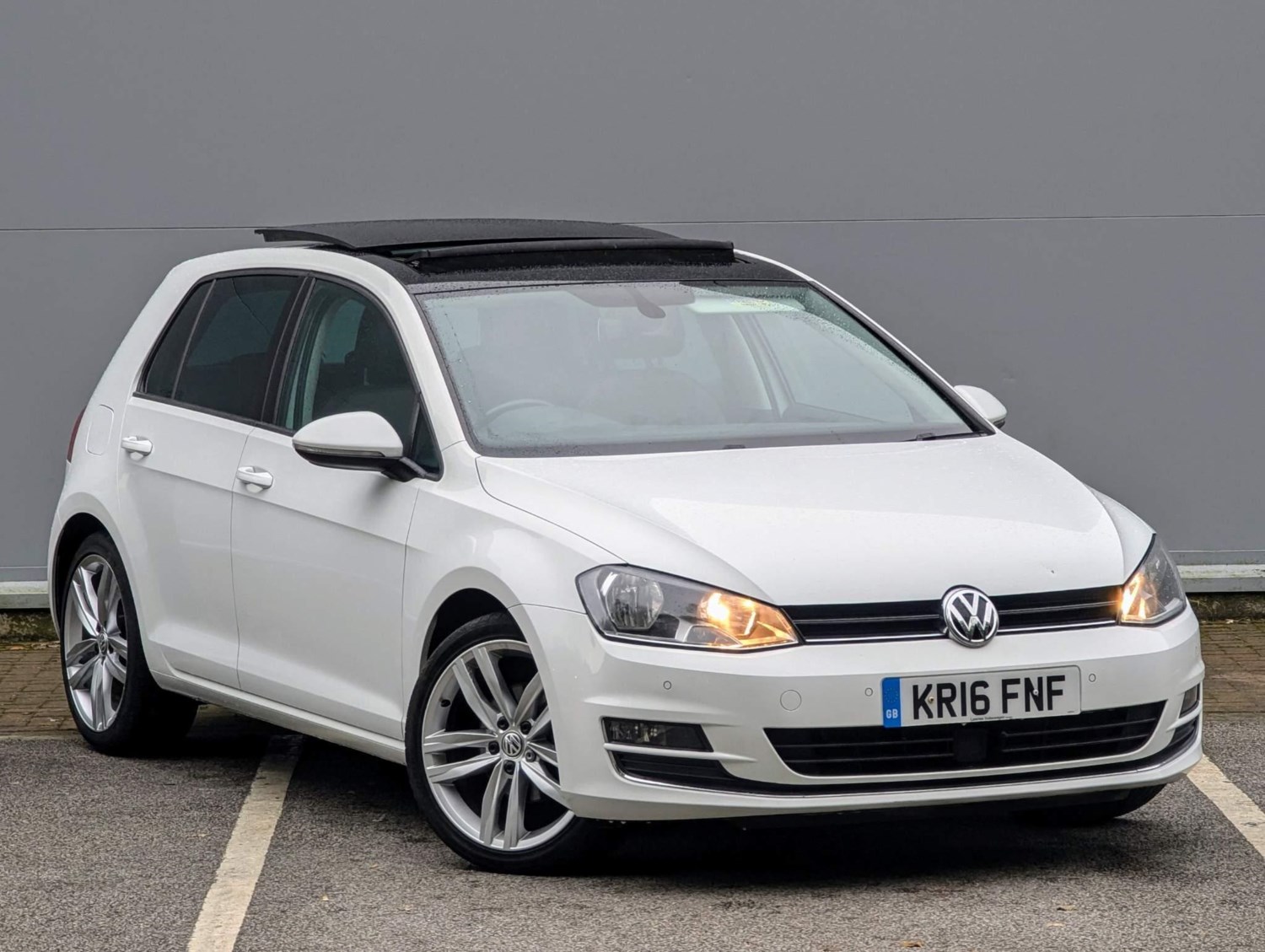 Volkswagen Golf Listing Image