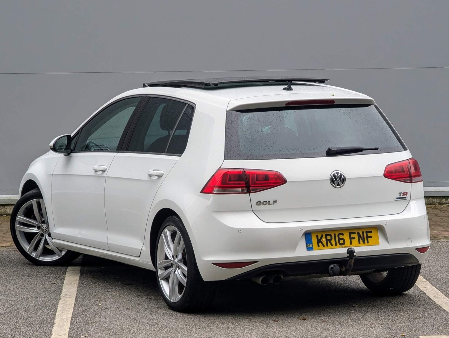 Volkswagen Golf Listing Image