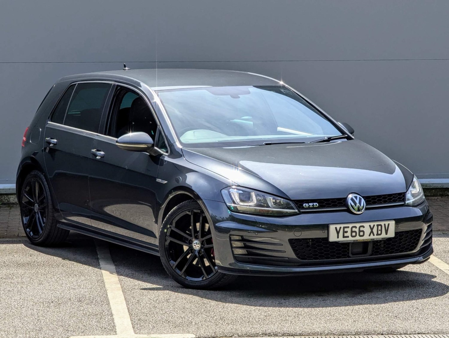 Volkswagen Golf Listing Image