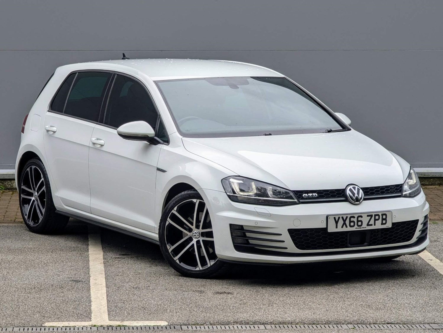 Volkswagen Golf Listing Image