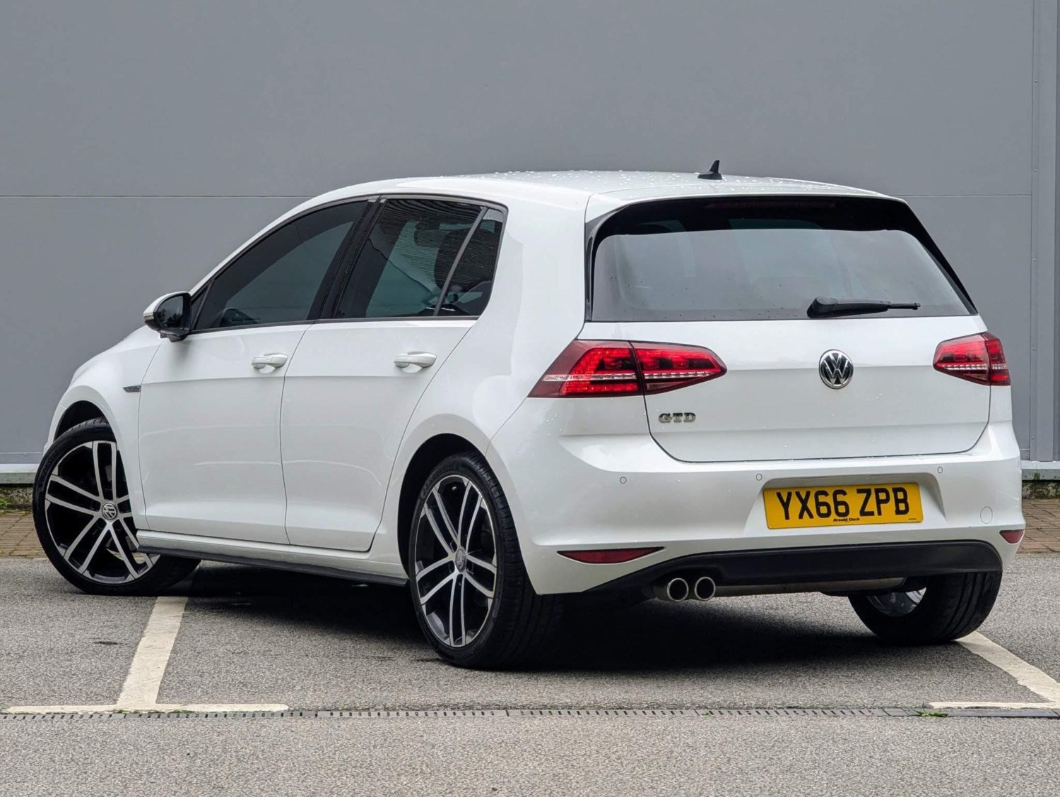 Volkswagen Golf Listing Image