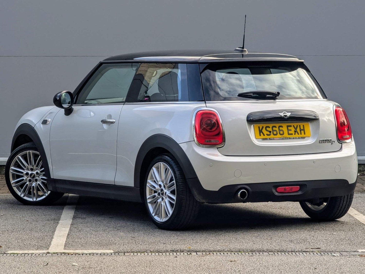 MINI Hatch Listing Image