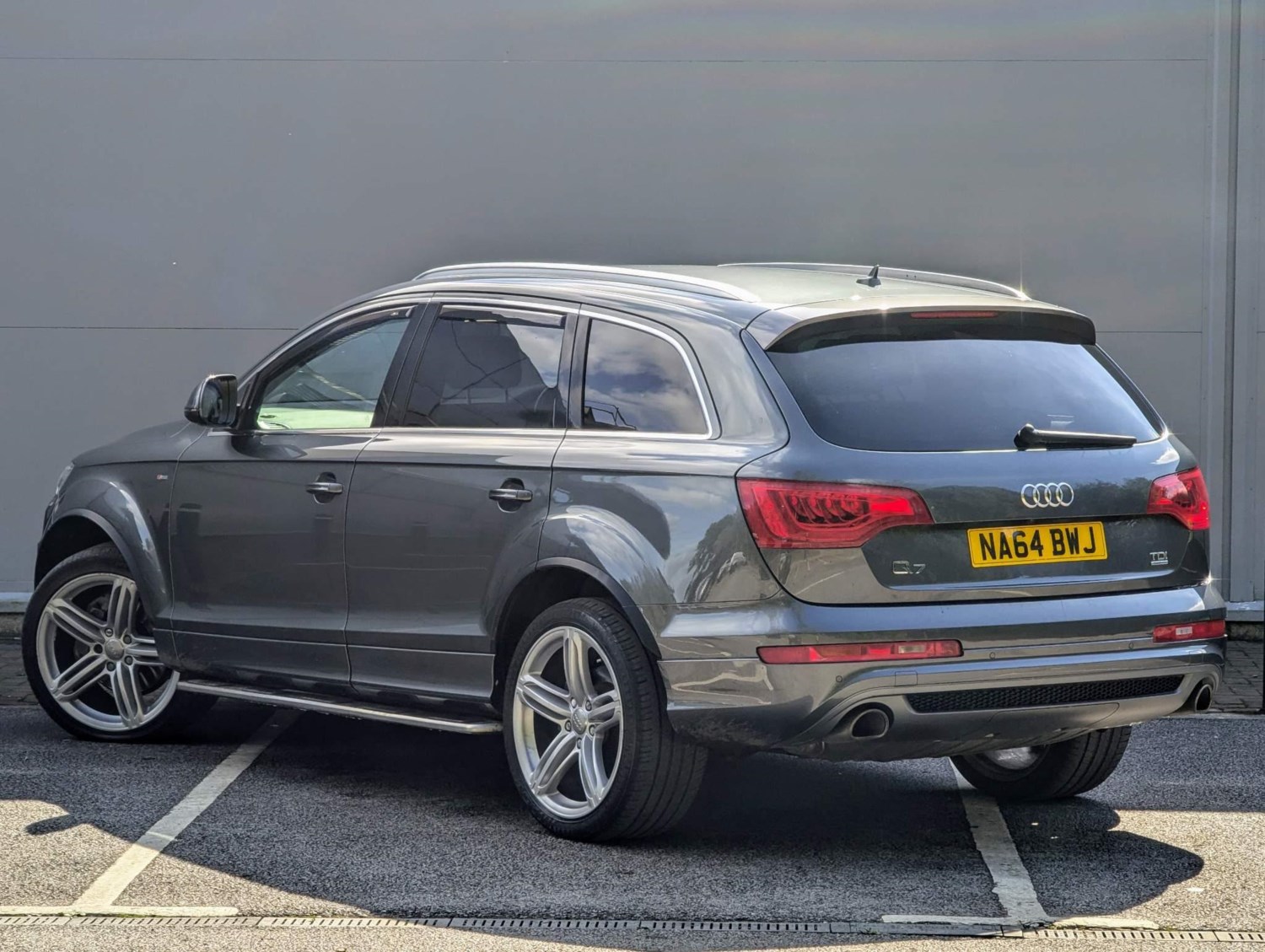 Audi Q7 Listing Image