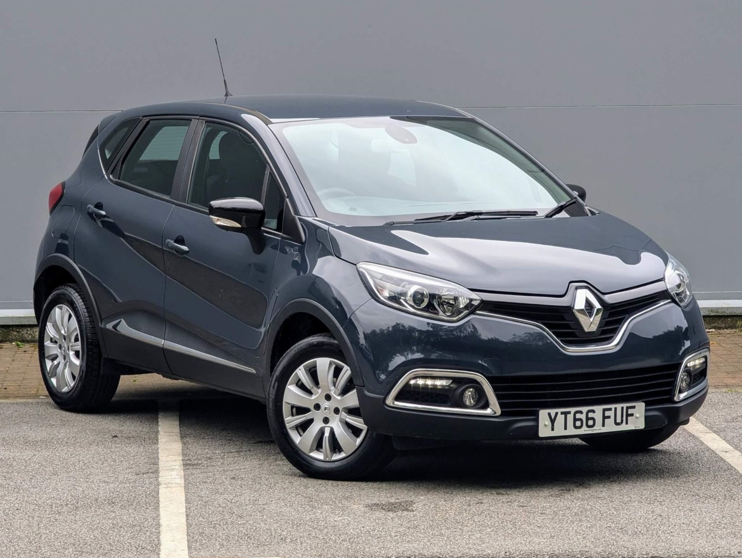 Renault Captur Listing Image