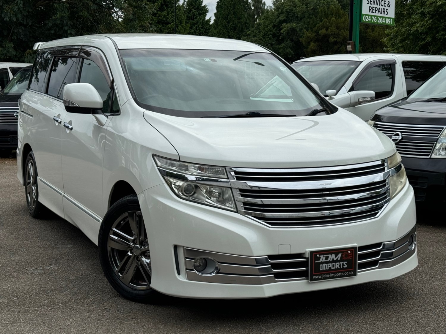 Nissan Elgrand Listing Image