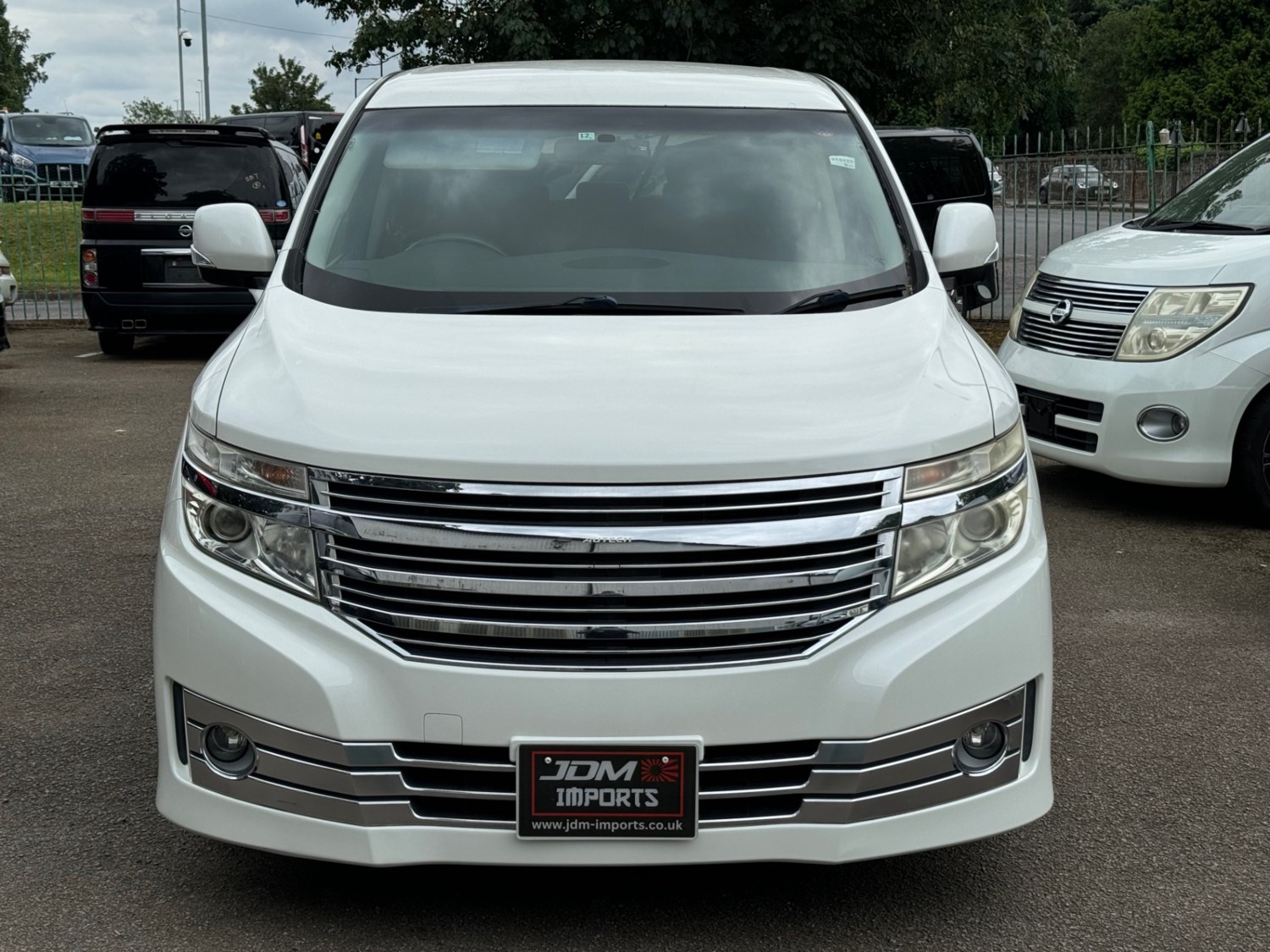 Nissan Elgrand Listing Image