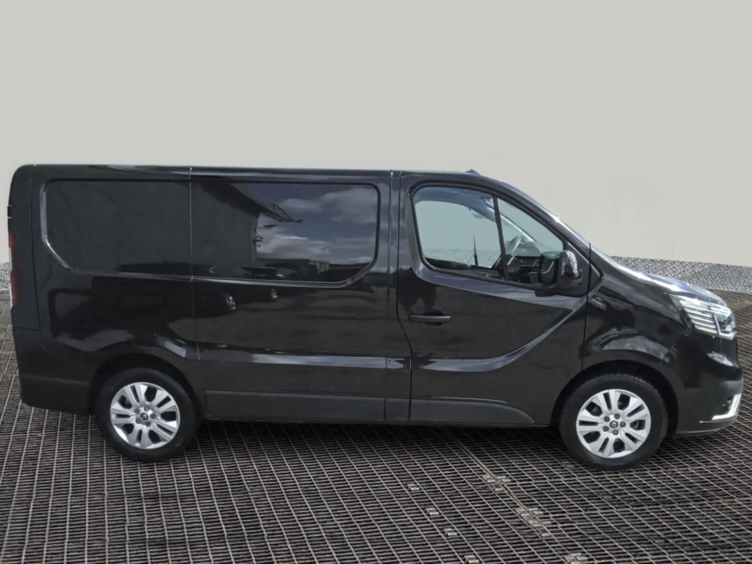 Renault Trafic Listing Image