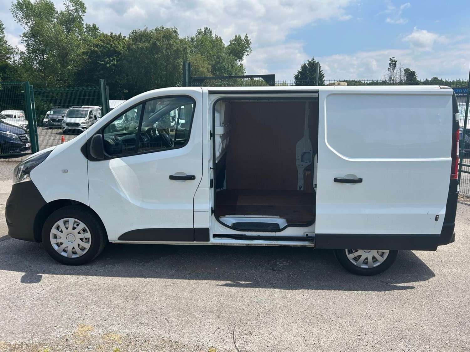 Vauxhall Vivaro Listing Image