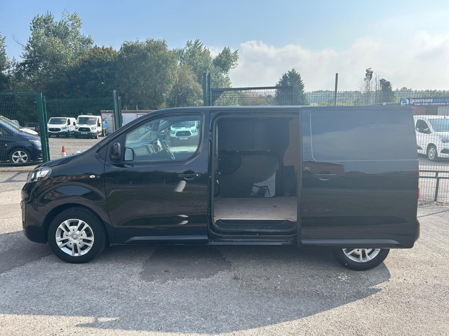 Vauxhall Vivaro Listing Image