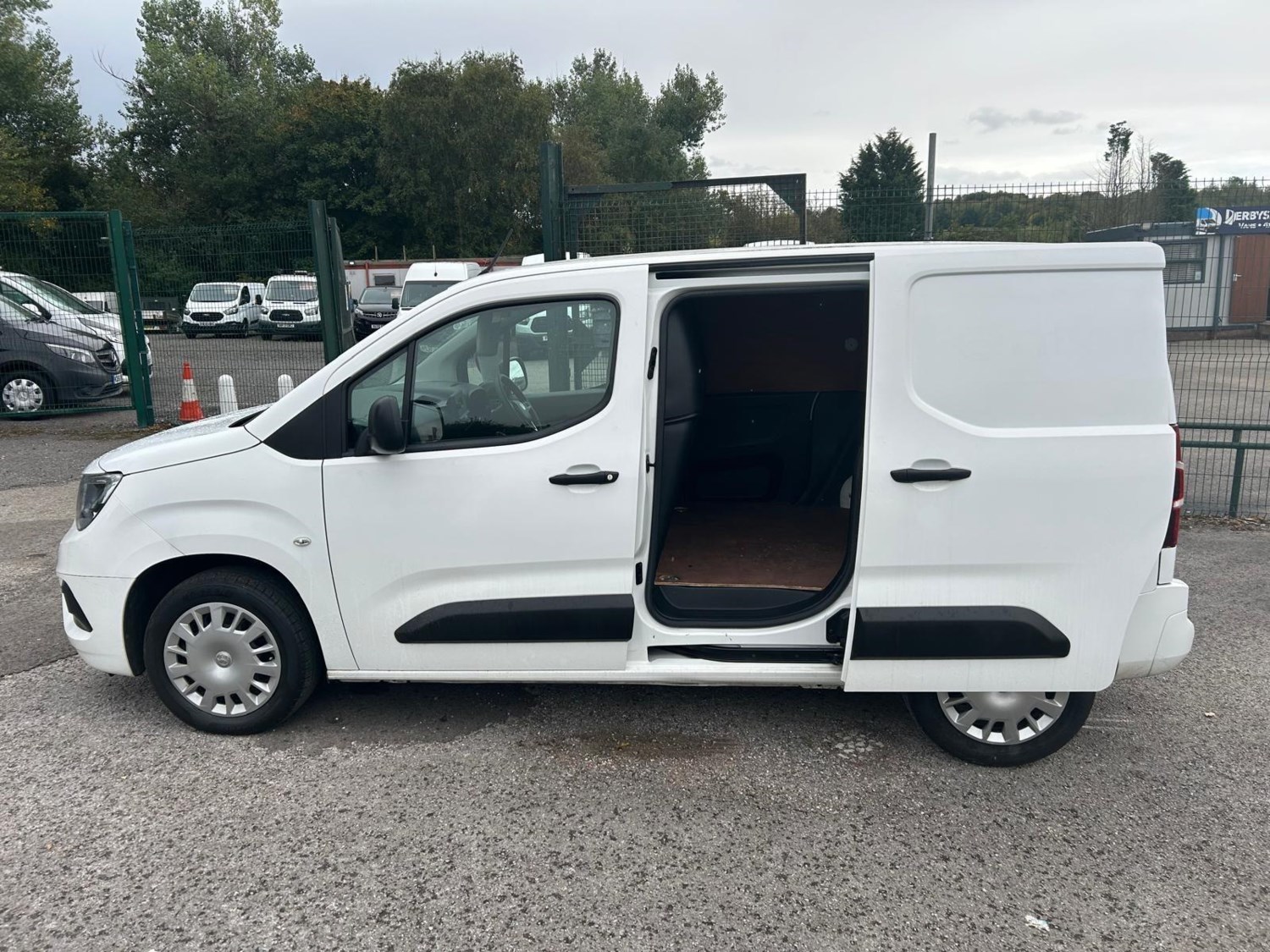 Vauxhall Combo Listing Image