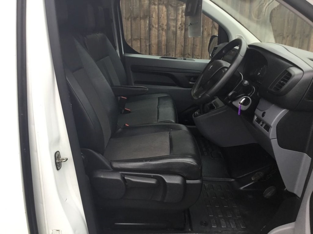 Vauxhall Vivaro Listing Image