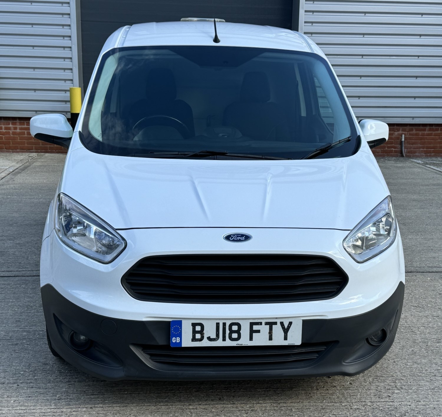 Ford Transit Courier Listing Image