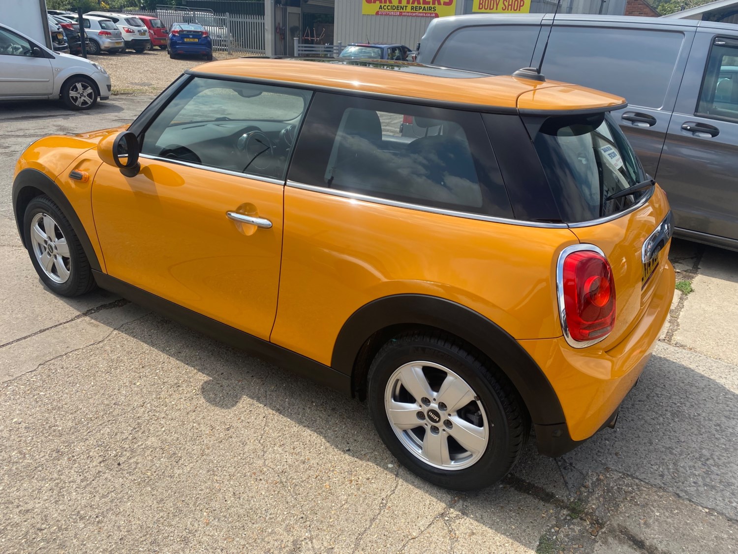 MINI Hatch Listing Image