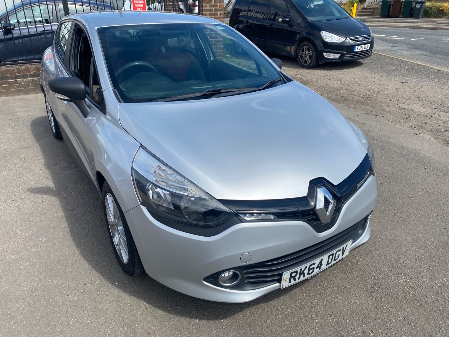 Renault Clio Listing Image