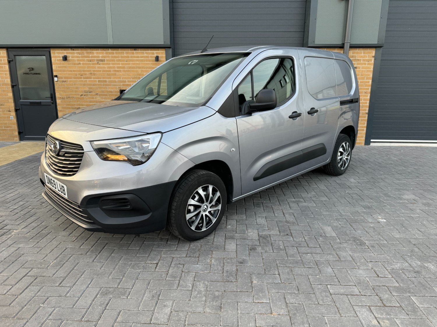 Vauxhall Combo Listing Image