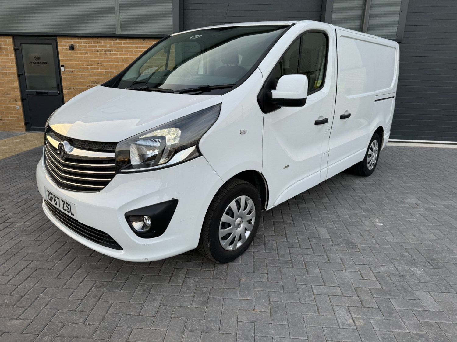 Vauxhall Vivaro Listing Image