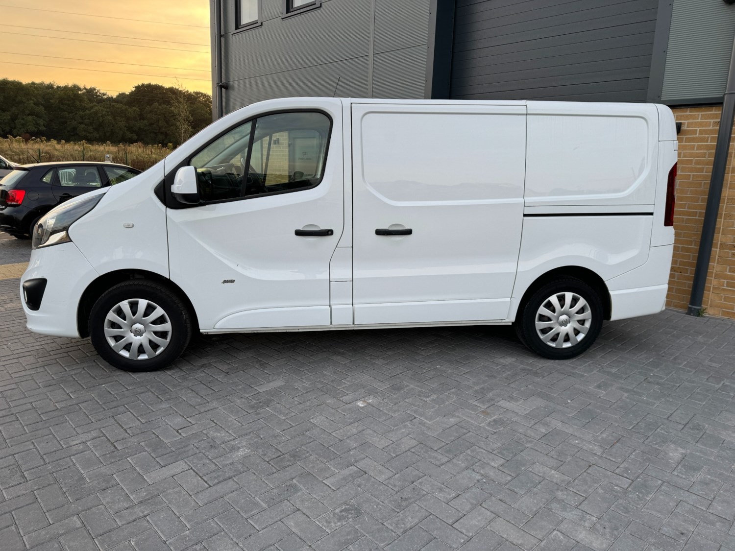 Vauxhall Vivaro Listing Image