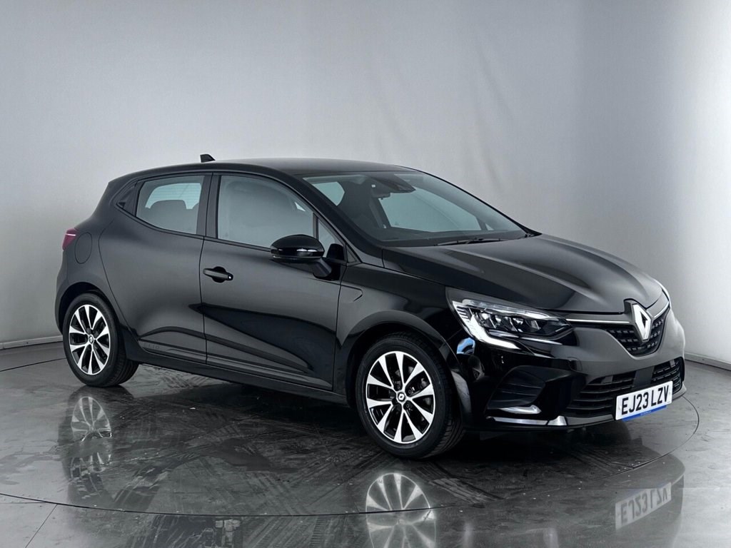 Renault Clio Listing Image