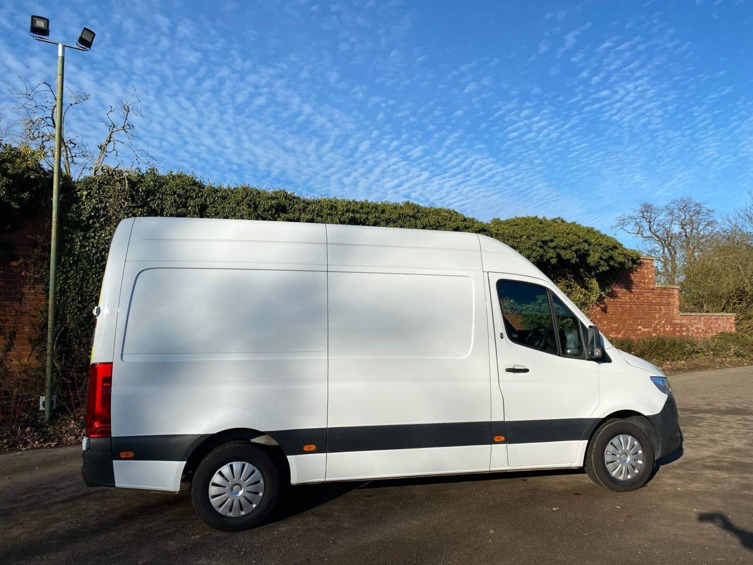 Mercedes-Benz Sprinter Listing Image