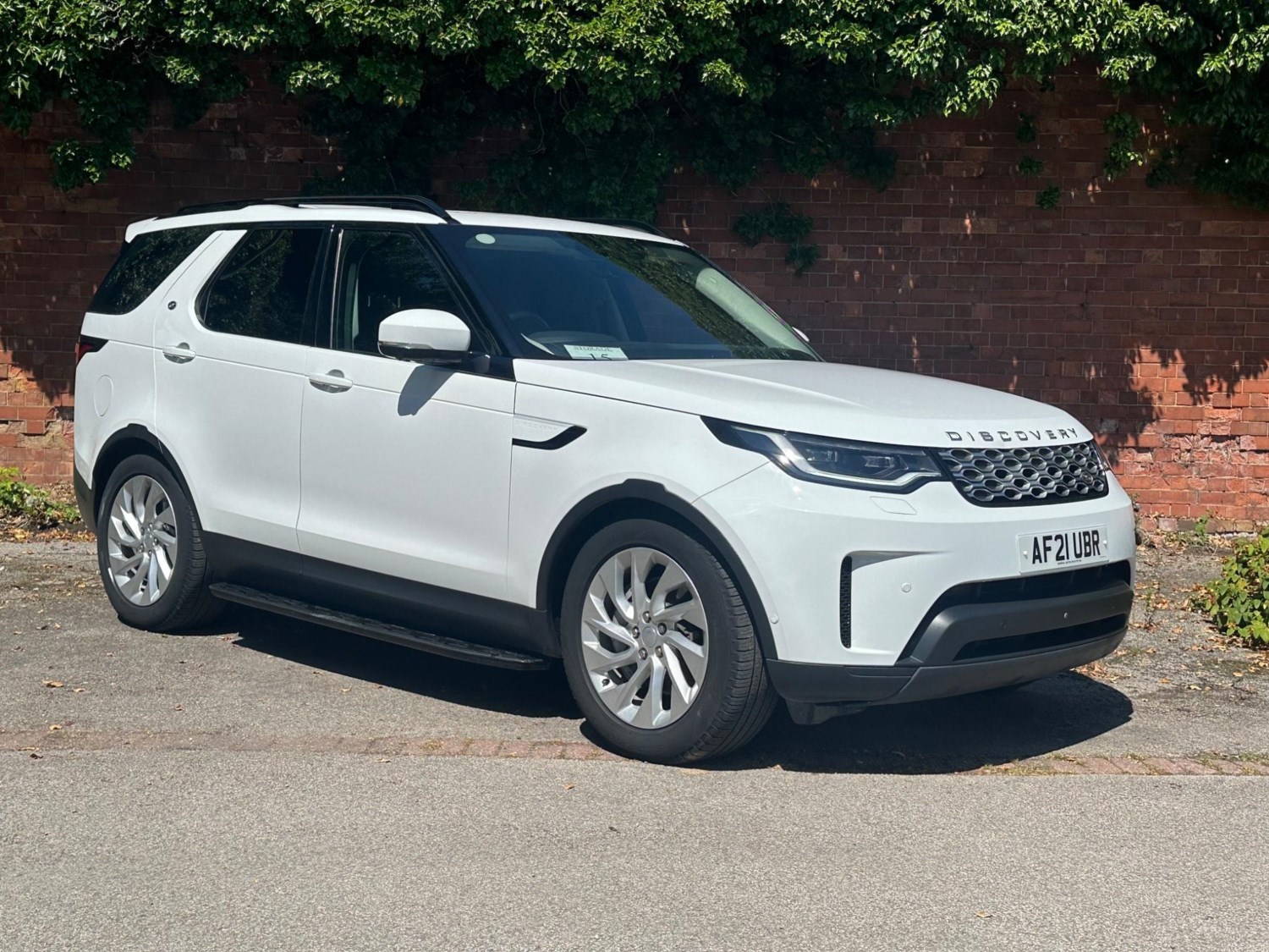 Land Rover Discovery Listing Image