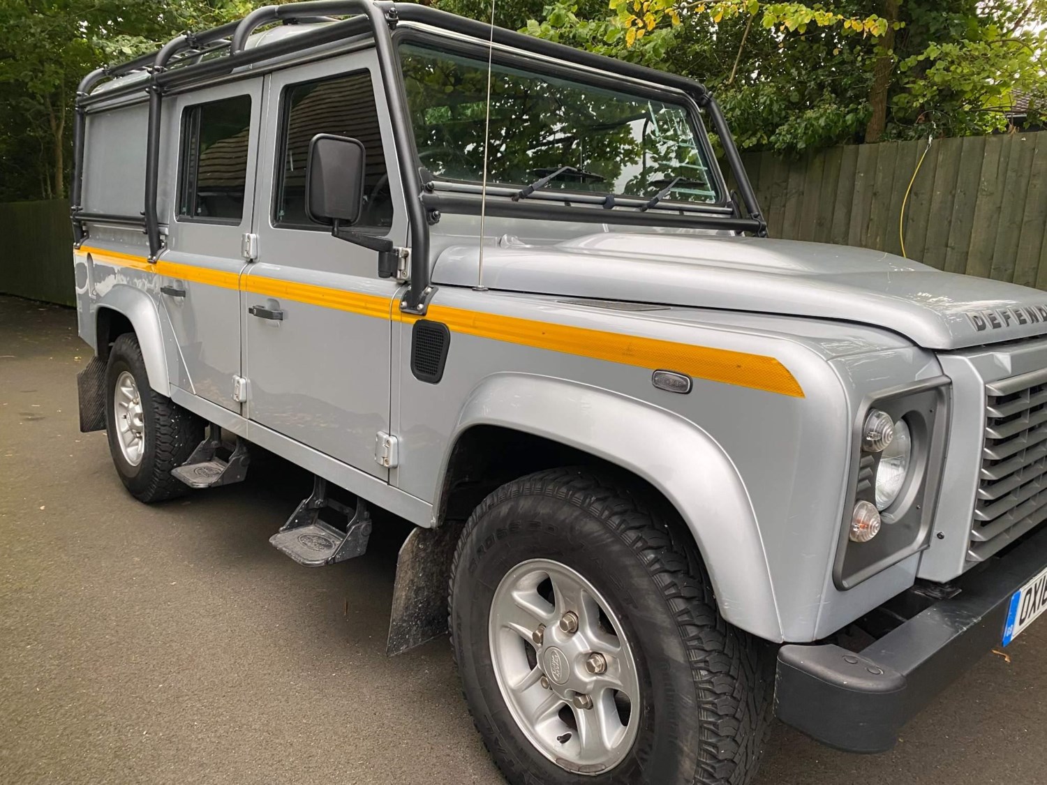 Land Rover Defender 110 Listing Image