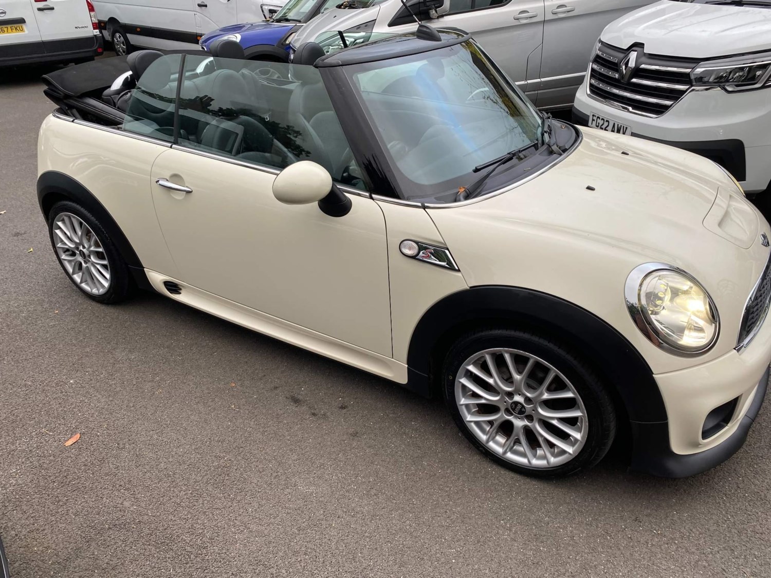 MINI Convertible Listing Image