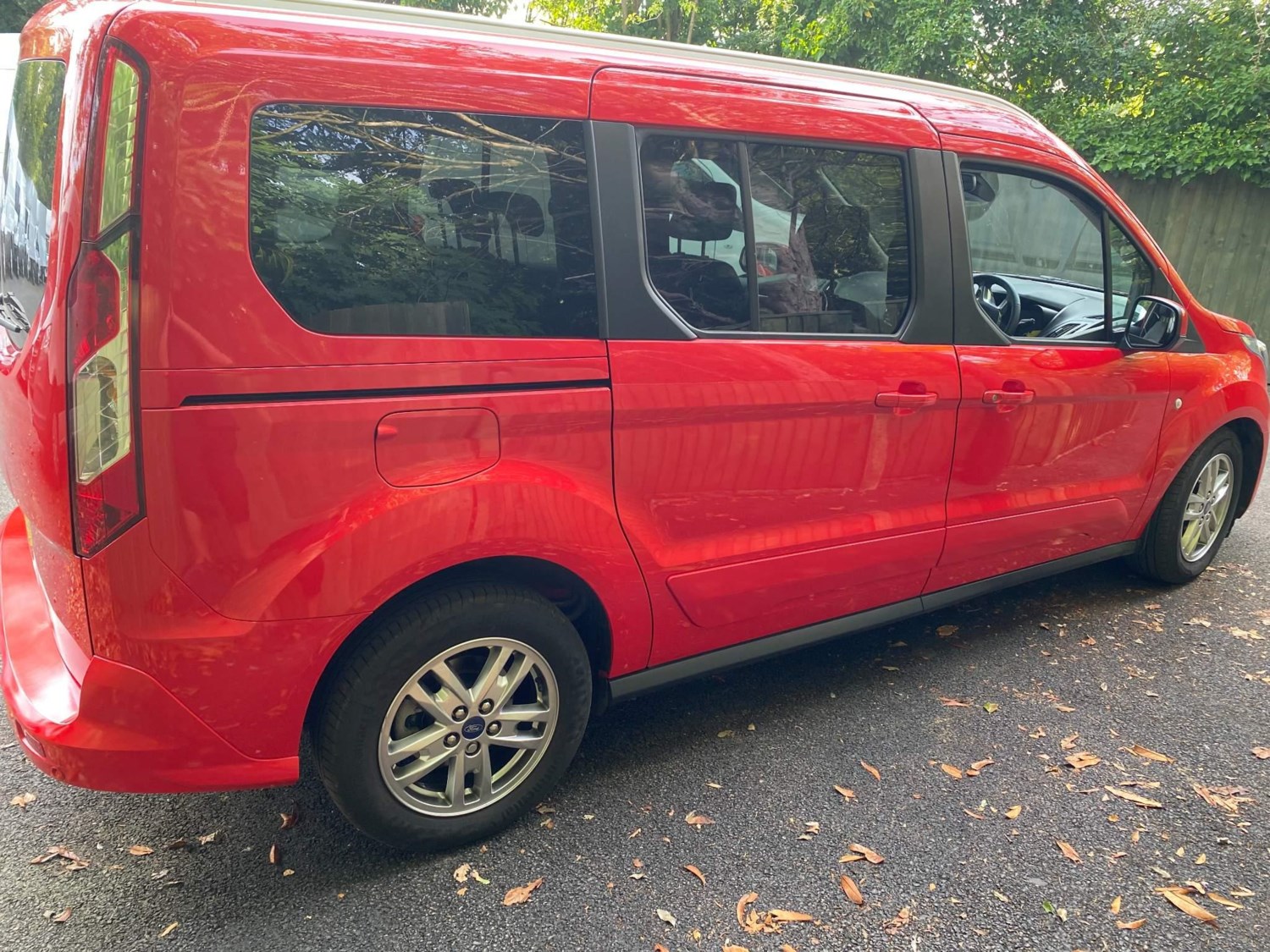 Ford Grand Tourneo Connect Listing Image