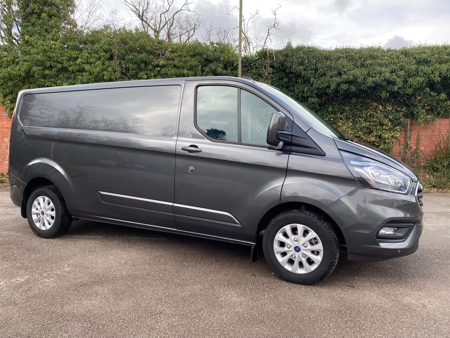 Ford Transit Custom Listing Image