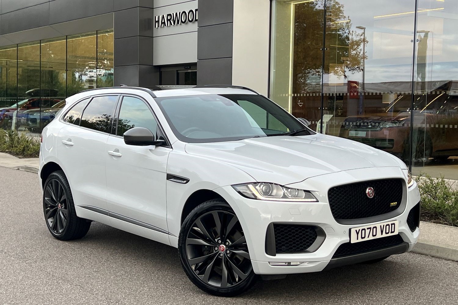 Jaguar F-PACE Listing Image