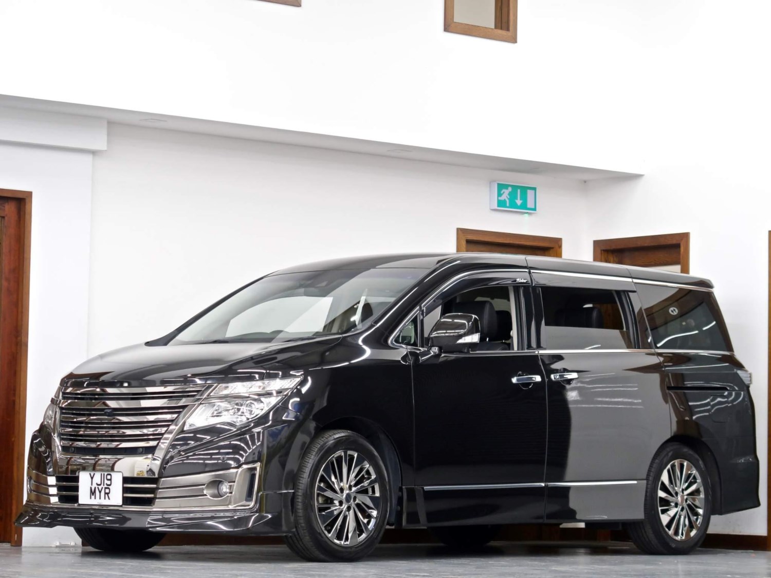 Nissan Elgrand Listing Image