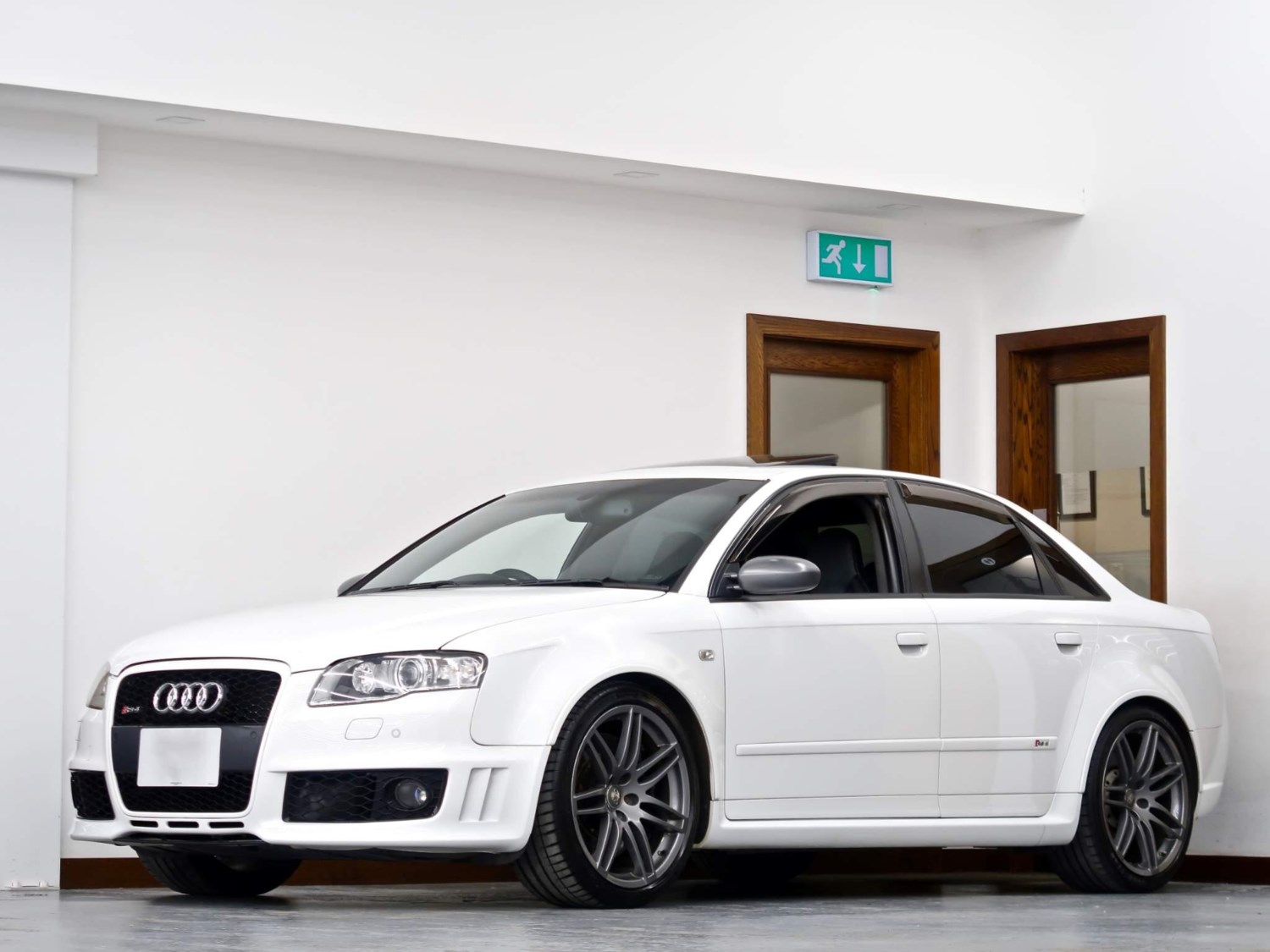 Audi RS4 Listing Image