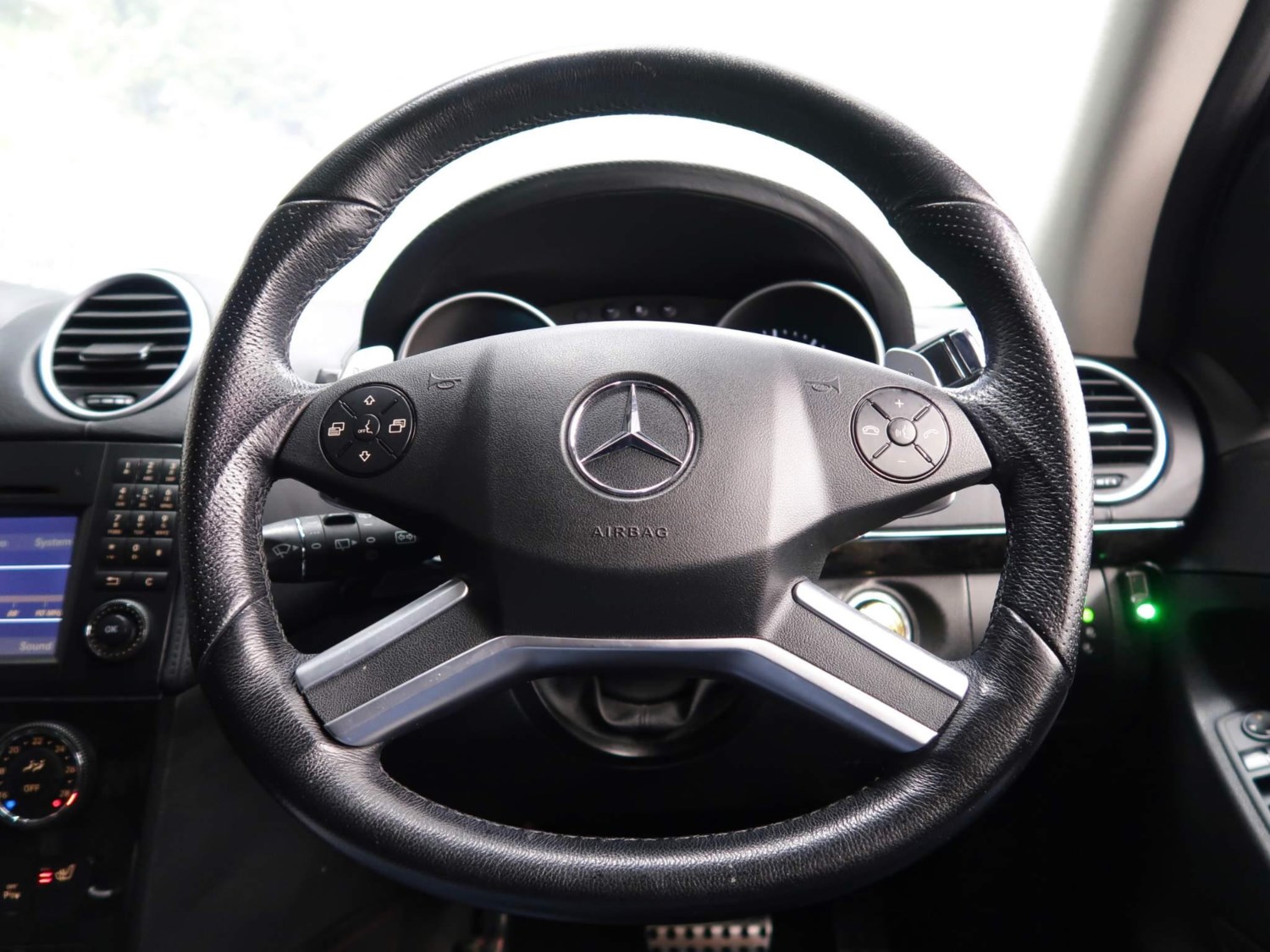 Mercedes-Benz M-Class Listing Image