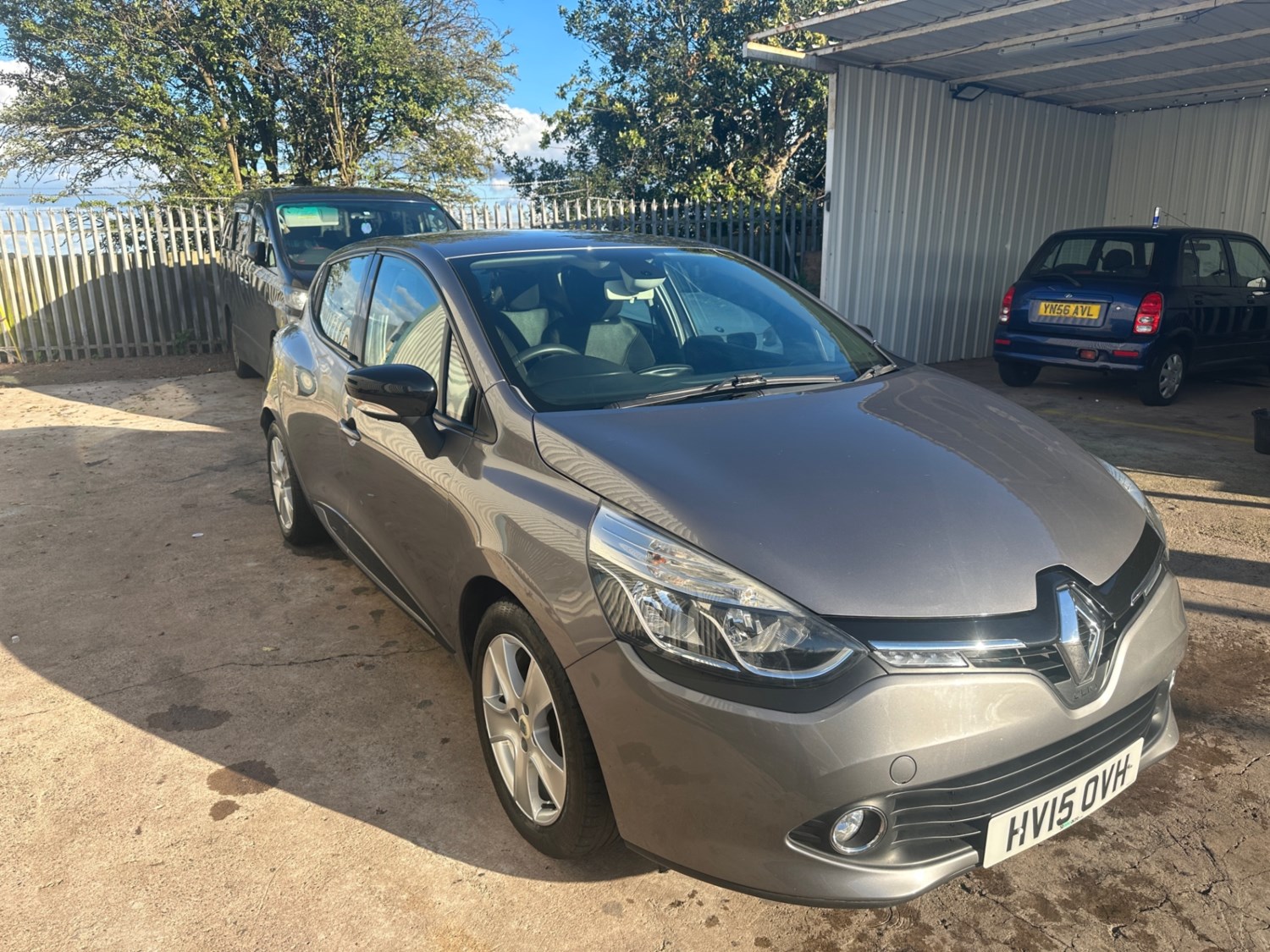 Renault Clio Listing Image