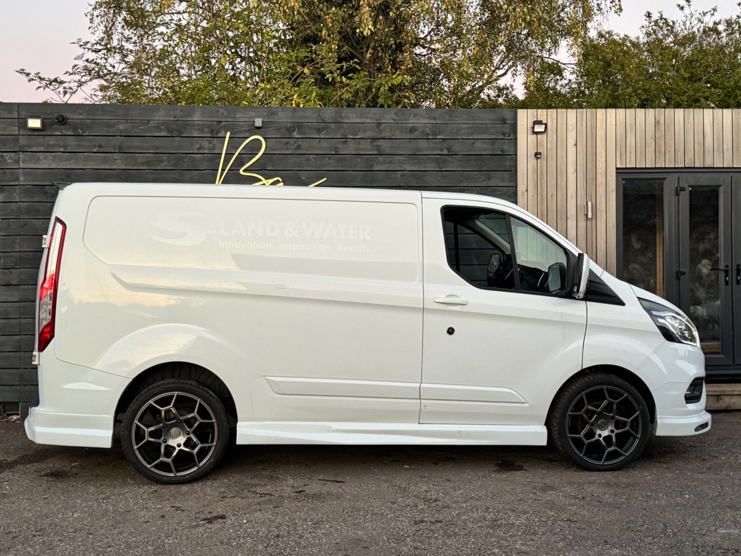 Ford Transit Custom Listing Image