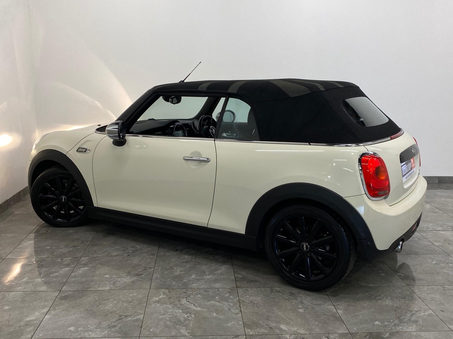 MINI Convertible Listing Image