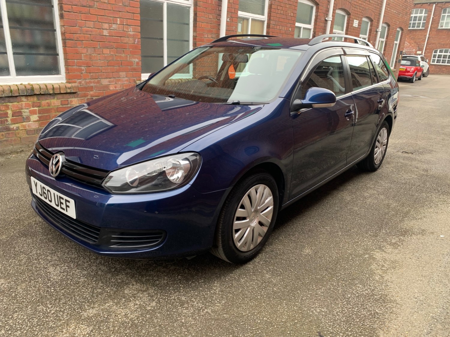 Volkswagen Golf Listing Image