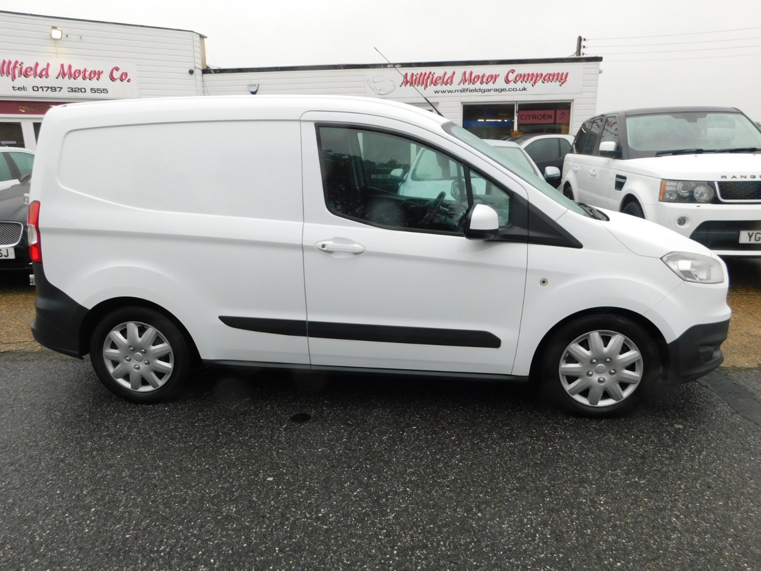 Ford Transit Courier Listing Image