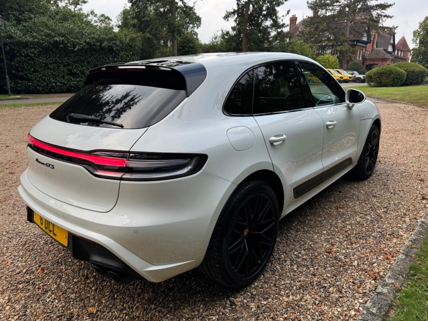 Porsche Macan Listing Image