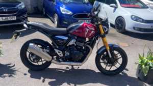 2024 24 Triumph SPEED 400 1 owner 601 miles fsh. 12 mths triumph warranty. Mot 2027. Hpi clear. Doors 